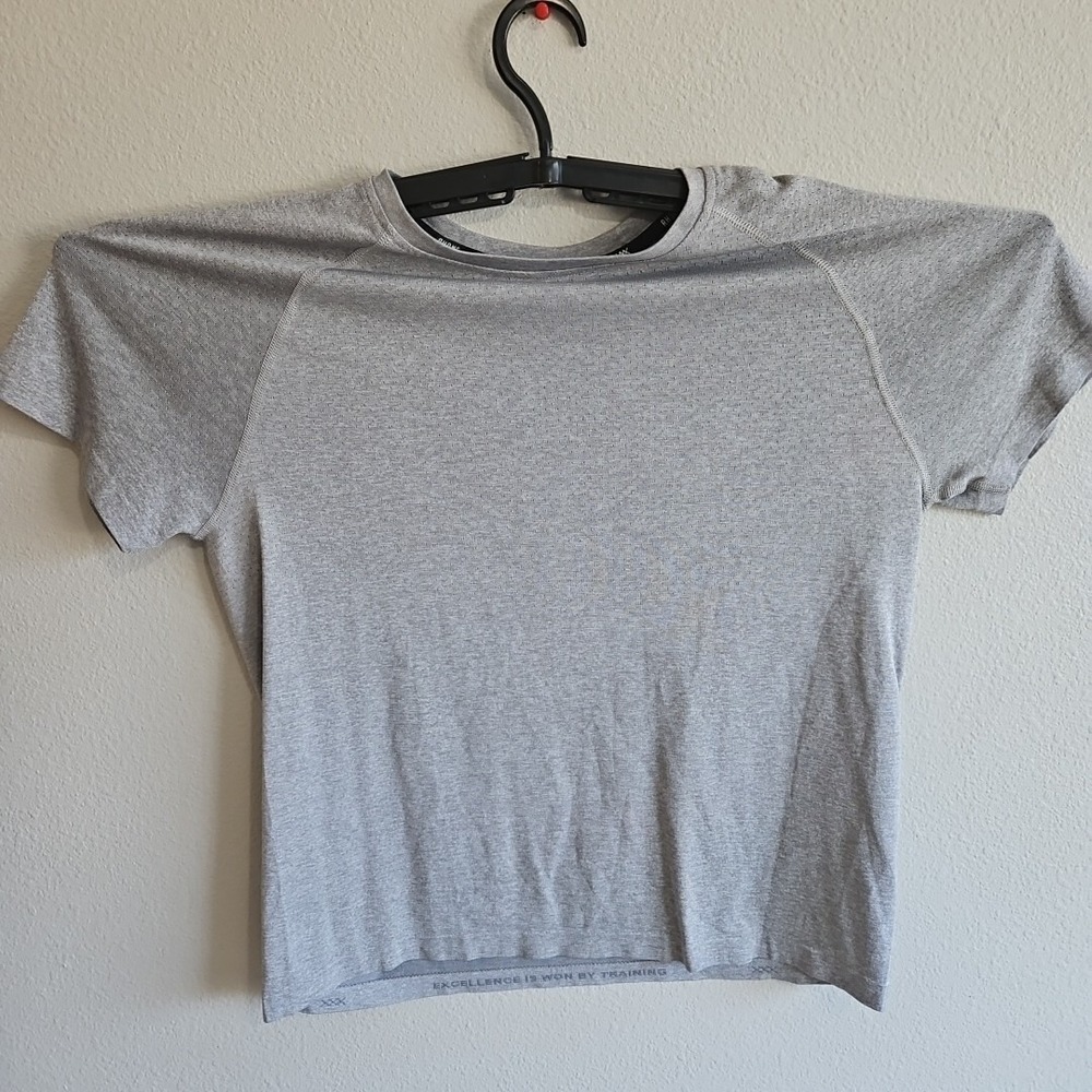 Rhone Workout Shirt Mens Size Small Gray Mesh Jersey Style Lightweight